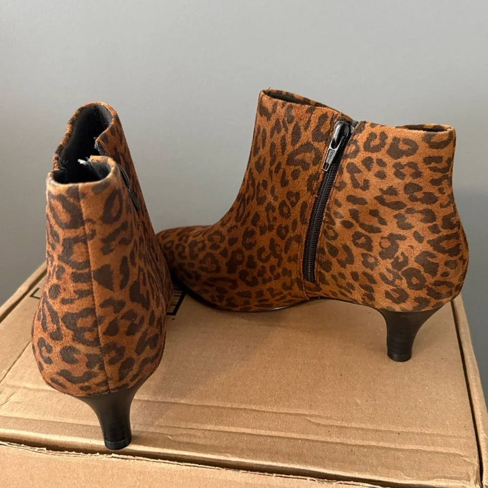 Clarks Leather "Linvale" ankle Bootie Cheetah Size 9.5 M - Picture 8 of 10